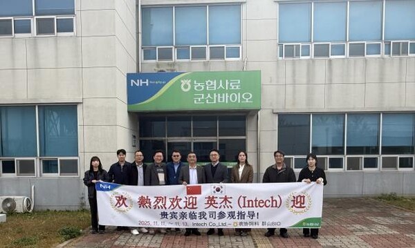 농협사료 군산바이오가 중국 시장을 겨냥한 신규 생균제 제품 등록을 위해 본격적인 실무 논의에 나섰다.군산바이오는 중국 인텍(INTEC)사의 David Hwang 대표와 주요 관계자들을 초청해 생균제 신규 등록 및 향후 협력 방안을 논의했다고 24일 밝혔다. /전북농협